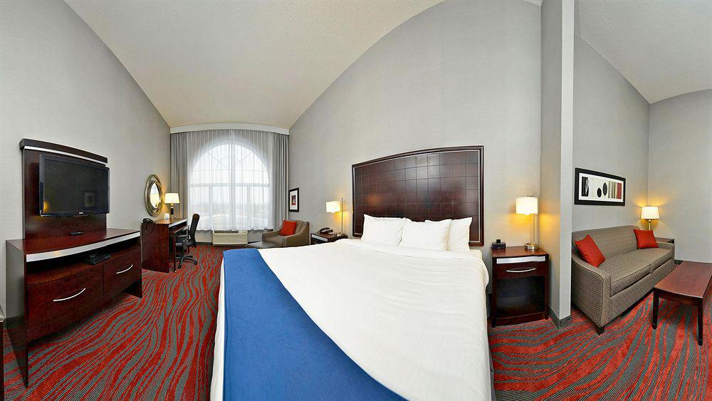 Holiday Inn Express Hotel & Suites Detroit-Utica By Ihg Екстериор снимка