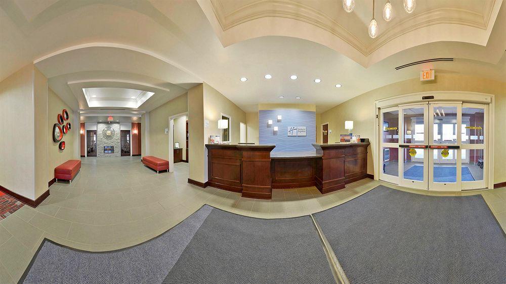Holiday Inn Express Hotel & Suites Detroit-Utica By Ihg Екстериор снимка