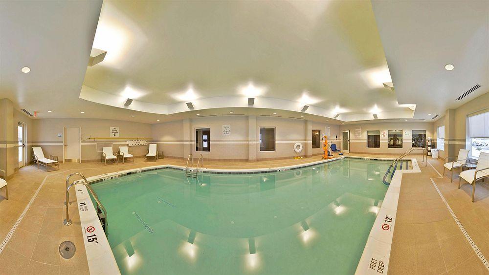 Holiday Inn Express Hotel & Suites Detroit-Utica By Ihg Екстериор снимка