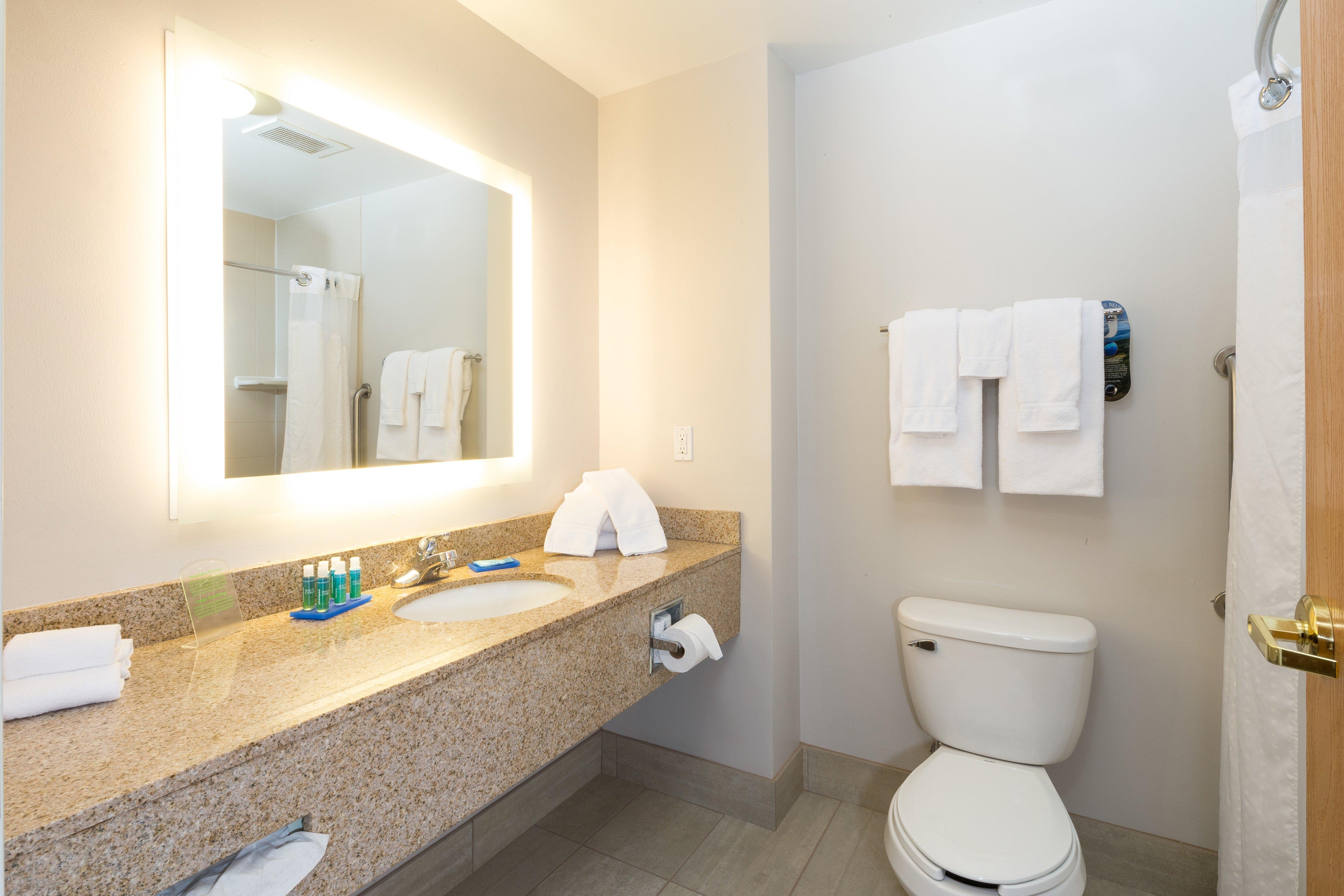 Holiday Inn Express Hotel & Suites Detroit-Utica By Ihg Екстериор снимка