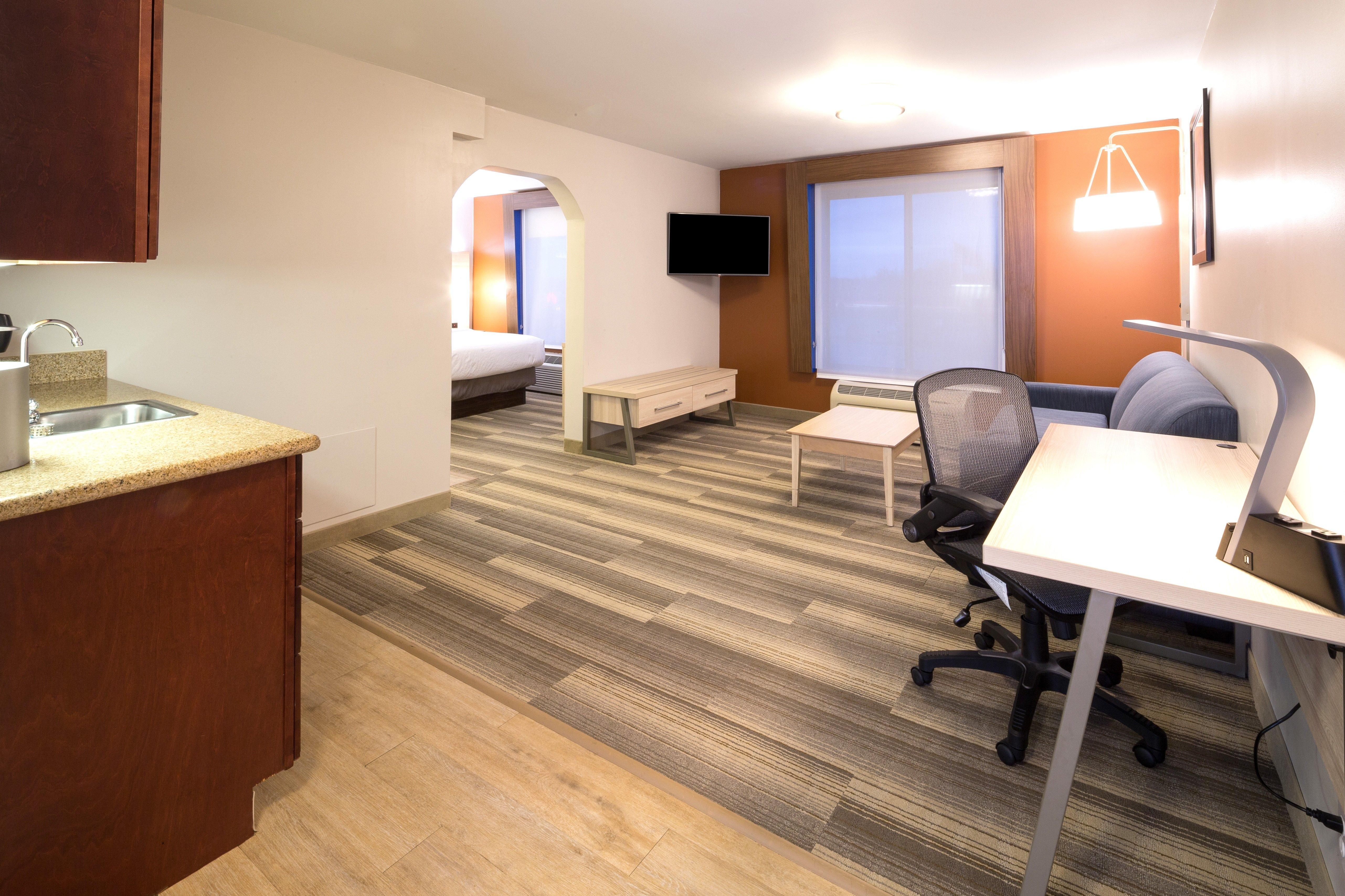 Holiday Inn Express Hotel & Suites Detroit-Utica By Ihg Екстериор снимка