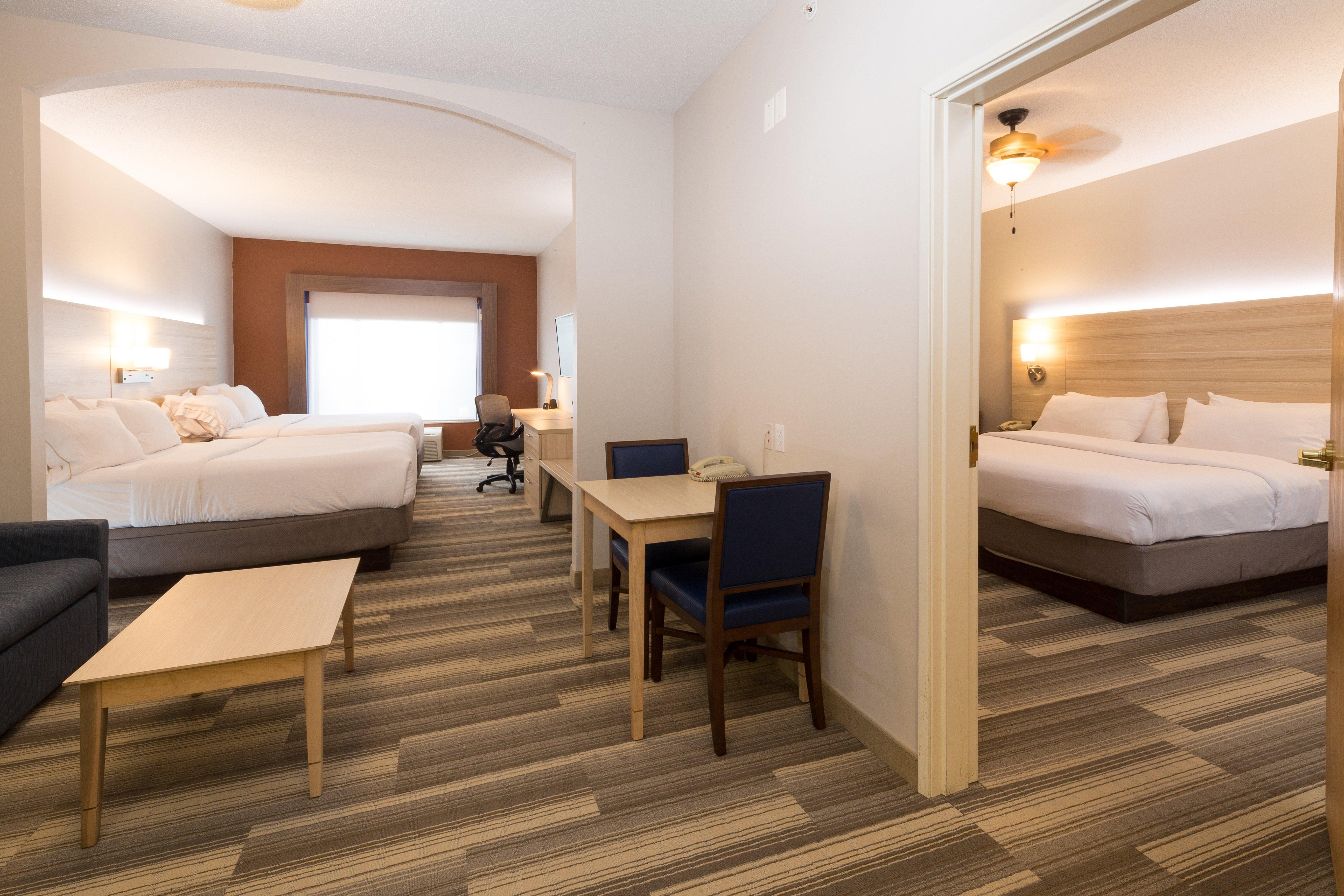 Holiday Inn Express Hotel & Suites Detroit-Utica By Ihg Екстериор снимка