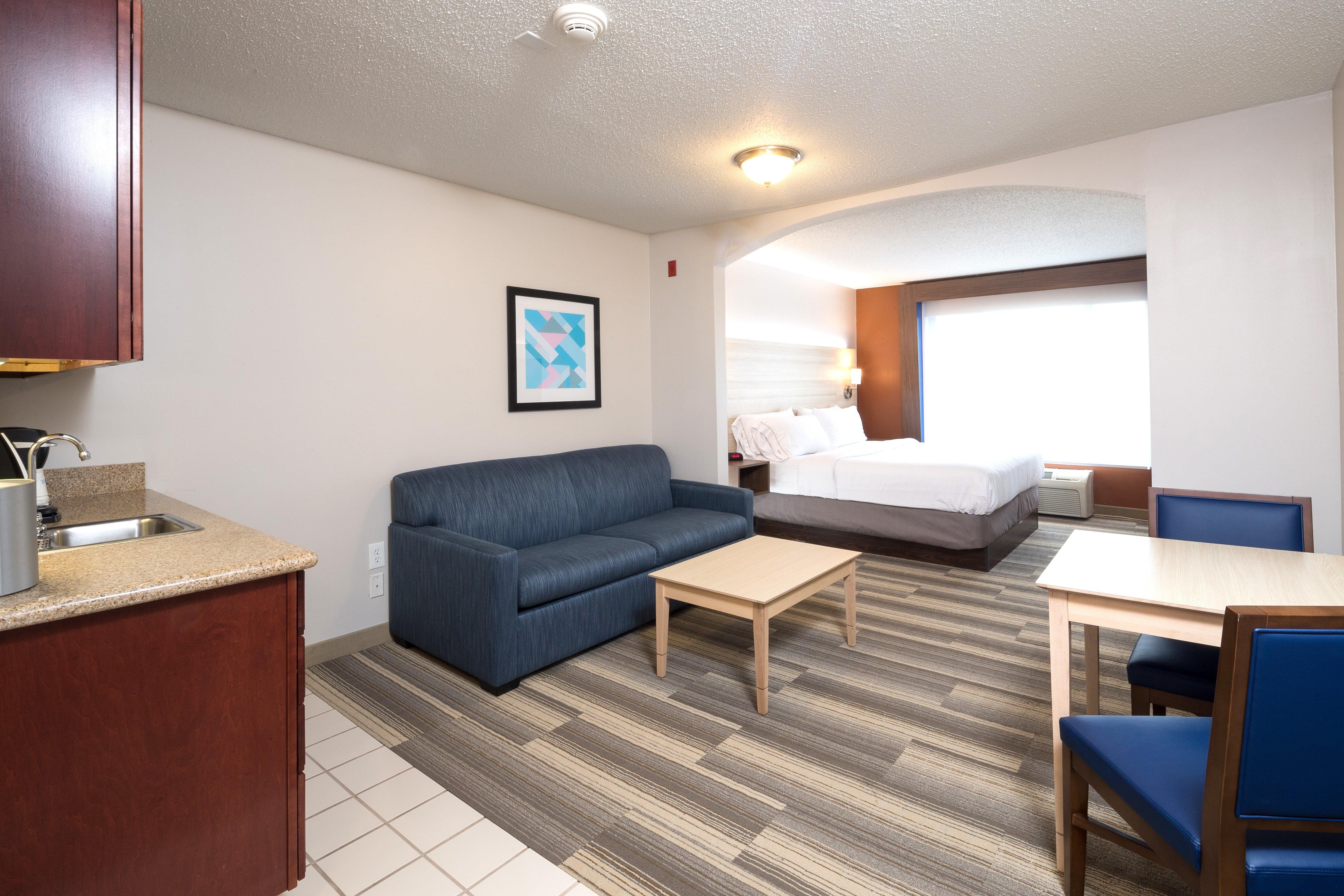 Holiday Inn Express Hotel & Suites Detroit-Utica By Ihg Екстериор снимка