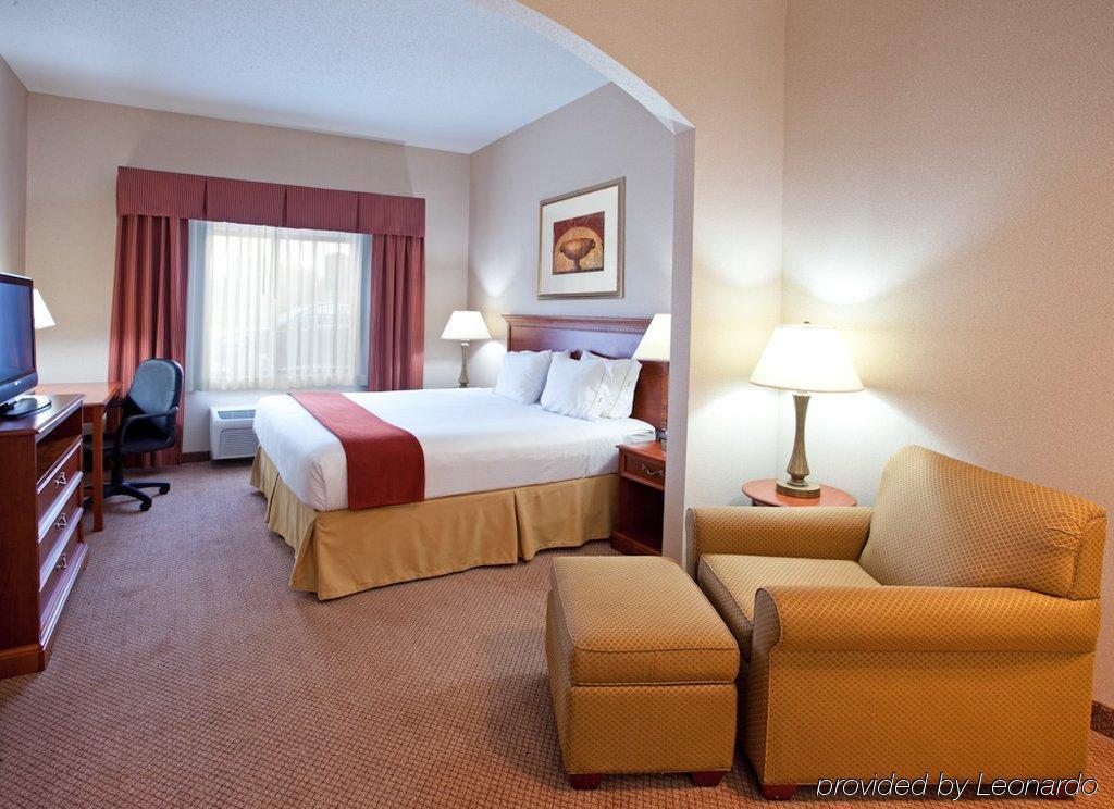 Holiday Inn Express Hotel & Suites Detroit-Utica By Ihg Екстериор снимка