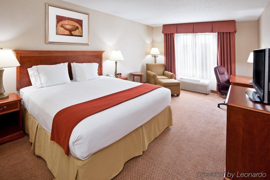 Holiday Inn Express Hotel & Suites Detroit-Utica By Ihg Екстериор снимка