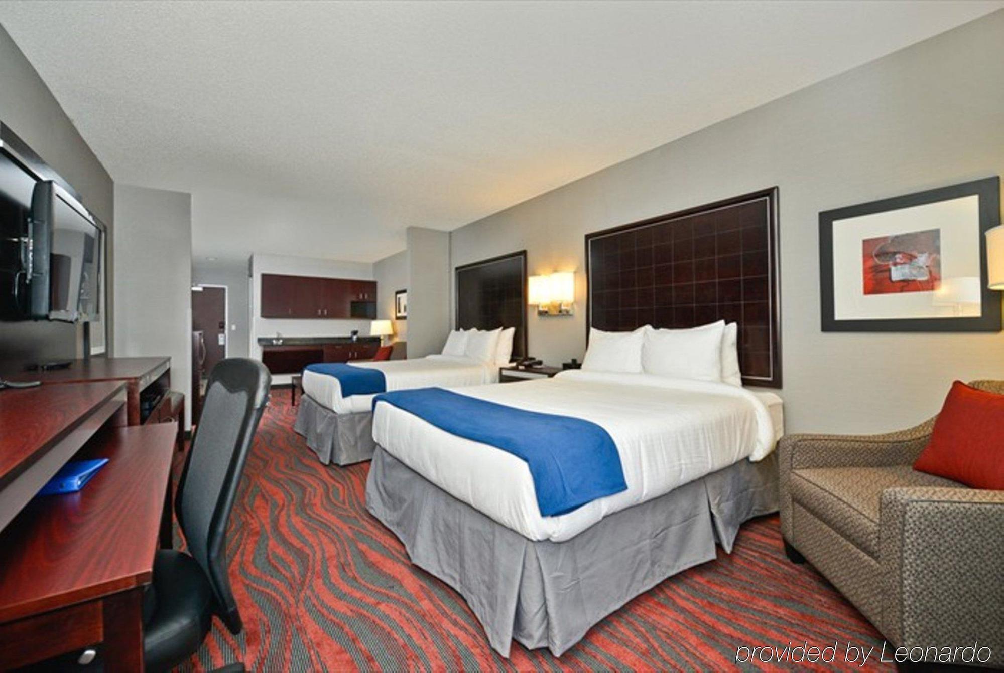 Holiday Inn Express Hotel & Suites Detroit-Utica By Ihg Екстериор снимка