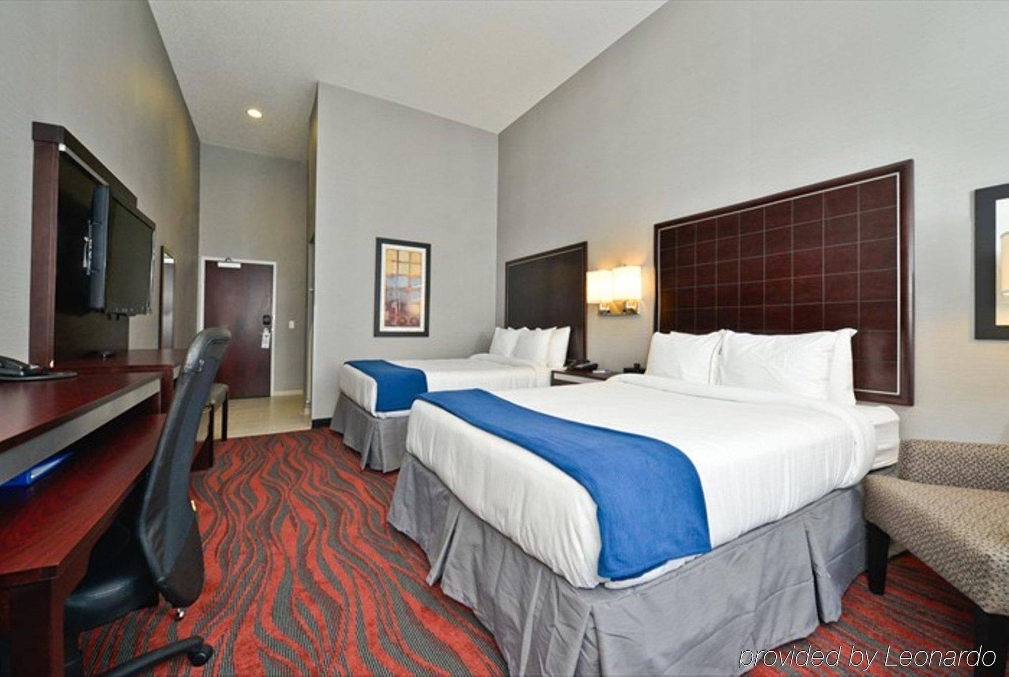 Holiday Inn Express Hotel & Suites Detroit-Utica By Ihg Екстериор снимка