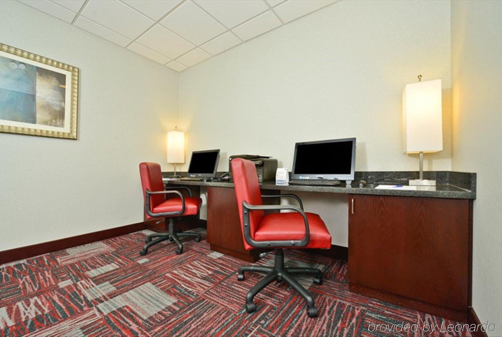 Holiday Inn Express Hotel & Suites Detroit-Utica By Ihg Екстериор снимка