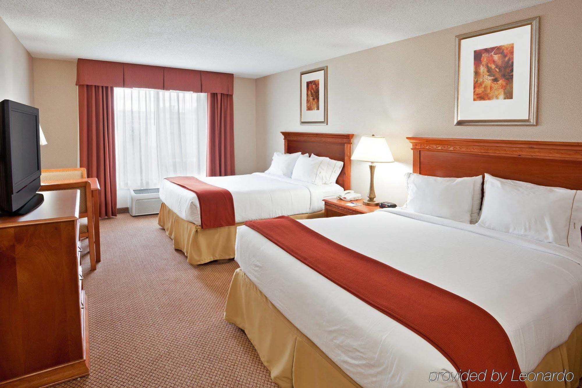 Holiday Inn Express Hotel & Suites Detroit-Utica By Ihg Стая снимка
